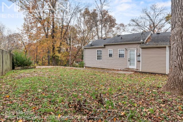 702 Woodlawn Dr, Clarksville, TN 37040