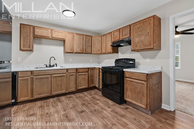 702 Woodlawn Dr, Clarksville, TN 37040