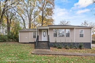 702 Woodlawn Dr, Clarksville, TN 37040