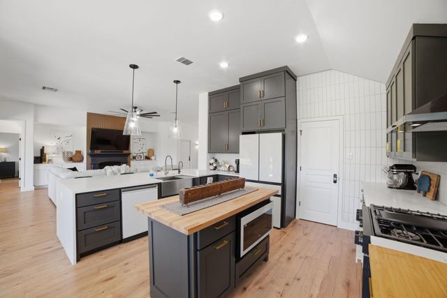 410 Mustang Mesa, Liberty Hill, TX 78642