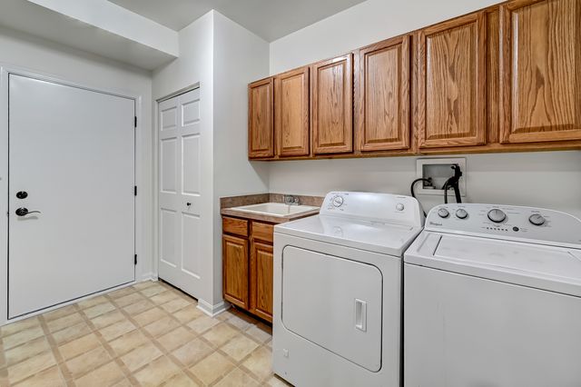 1339 Scarboro Road 605, Schaumburg, IL 60193