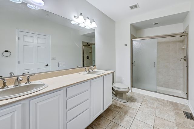 1339 Scarboro Road 605, Schaumburg, IL 60193