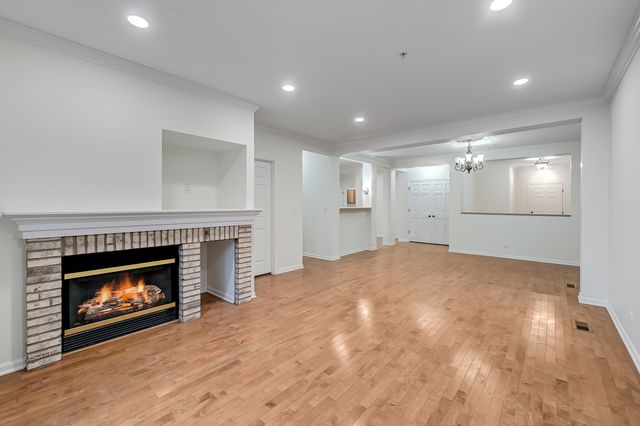 1339 Scarboro Road 605, Schaumburg, IL 60193