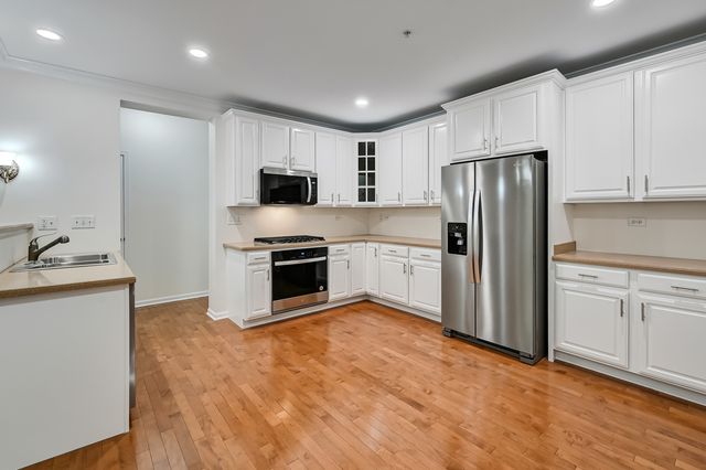 1339 Scarboro Road 605, Schaumburg, IL 60193