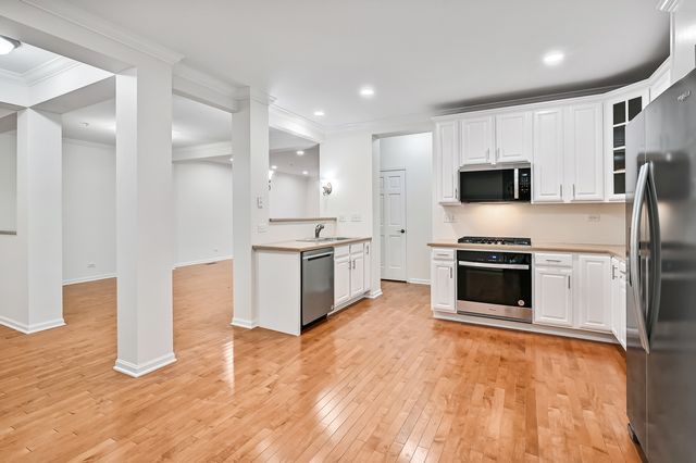 1339 Scarboro Road 605, Schaumburg, IL 60193