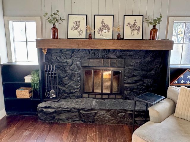 802 Hudgins ST, Smithville, TX 78957