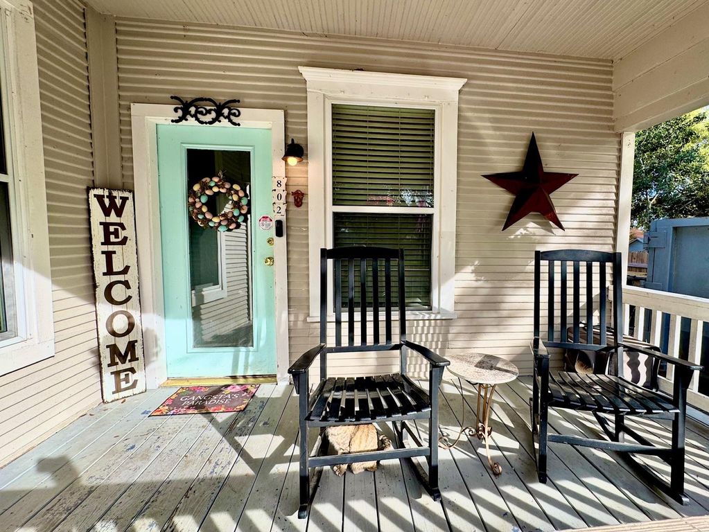 802 Hudgins ST, Smithville, TX 78957