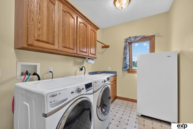17403 Laquinta Circle, Omaha, NE 68136