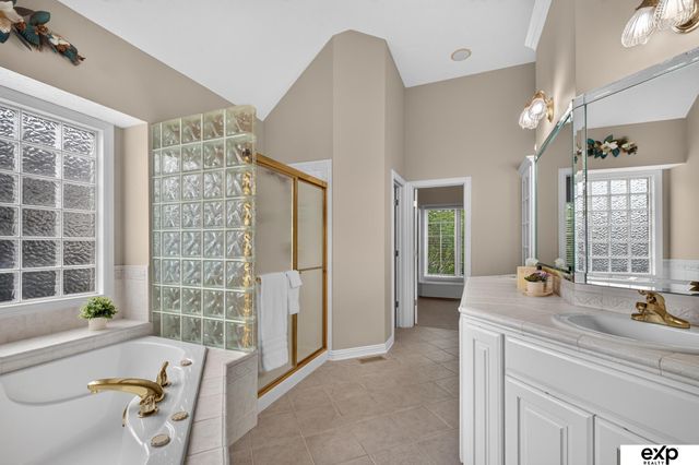 17403 Laquinta Circle, Omaha, NE 68136