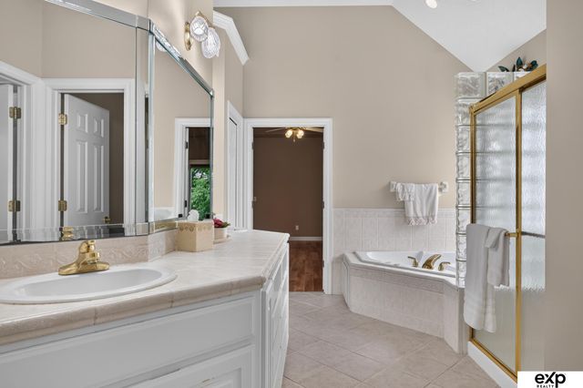 17403 Laquinta Circle, Omaha, NE 68136