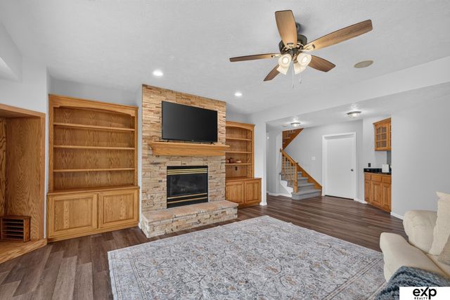 17403 Laquinta Circle, Omaha, NE 68136
