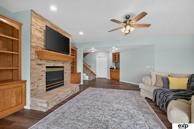 17403 Laquinta Circle, Omaha, NE 68136