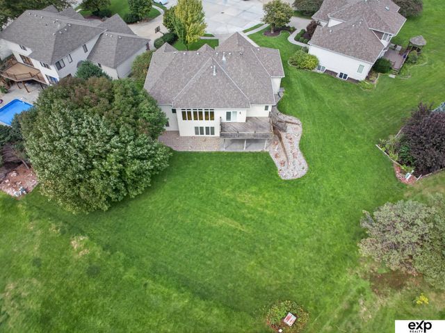 17403 Laquinta Circle, Omaha, NE 68136