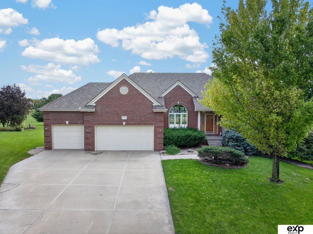 17403 Laquinta Circle, Omaha, NE 68136
