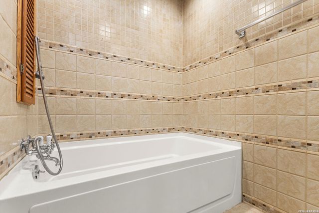 249 Signal Hill Rd, Seguin, TX 78155