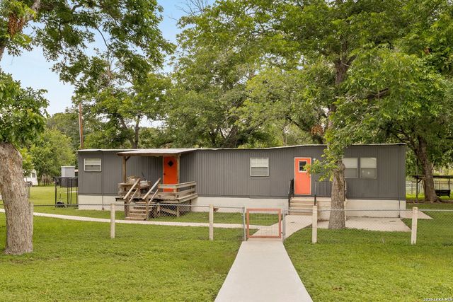 249 Signal Hill Rd, Seguin, TX 78155