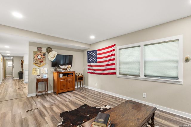 249 Signal Hill Rd, Seguin, TX 78155