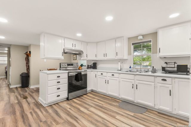 249 Signal Hill Rd, Seguin, TX 78155