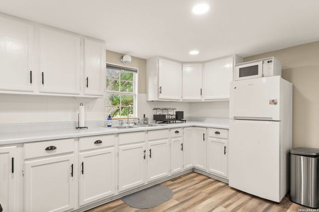 249 Signal Hill Rd, Seguin, TX 78155