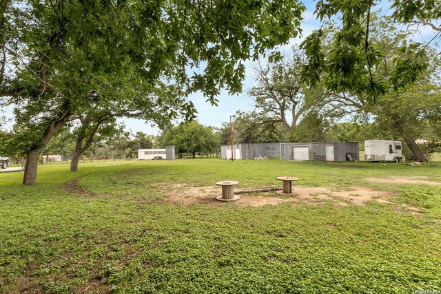249 Signal Hill Rd, Seguin, TX 78155