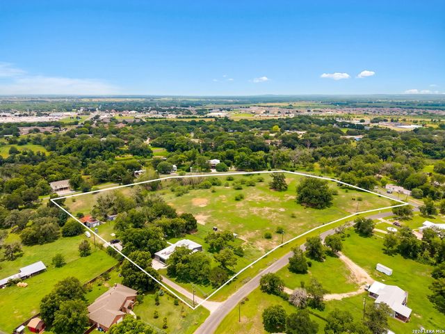 249 Signal Hill Rd, Seguin, TX 78155