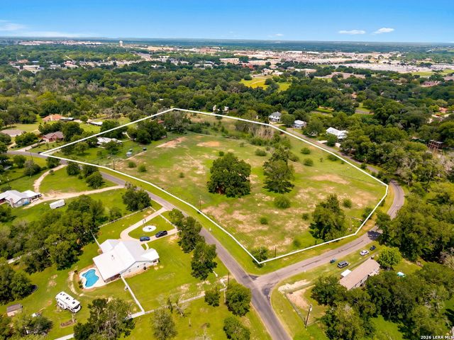 249 Signal Hill Rd, Seguin, TX 78155