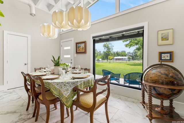 249 Signal Hill Rd, Seguin, TX 78155