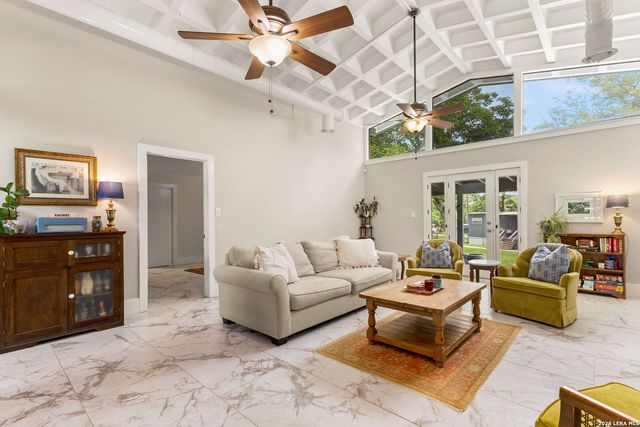 249 Signal Hill Rd, Seguin, TX 78155