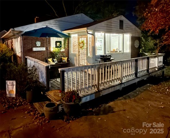 302 W Carroll Street, Cherryville, NC 28021