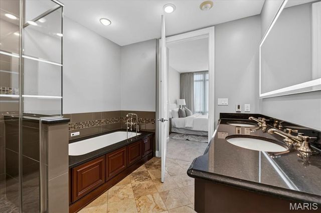 4909 Laclede Avenue 2103, St Louis, MO 63108