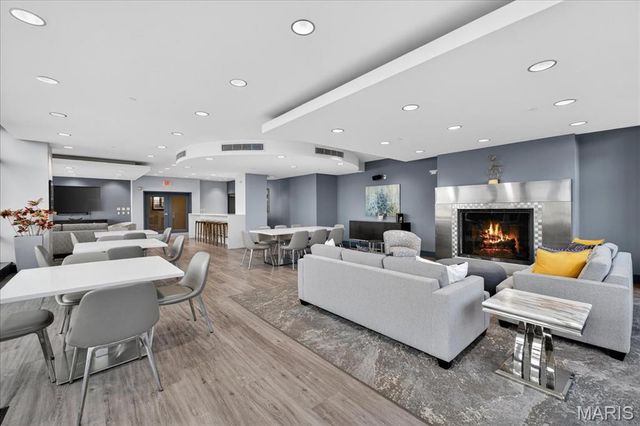 4909 Laclede Avenue 2103, St Louis, MO 63108