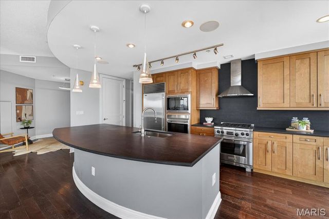 4909 Laclede Avenue 2103, St Louis, MO 63108