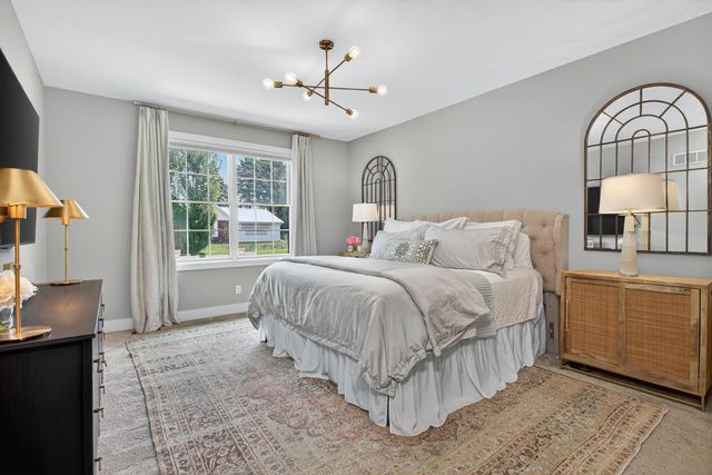 6925 Grover Station, Bettendorf, IA 52722