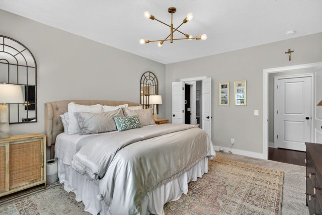 6925 Grover Station, Bettendorf, IA 52722