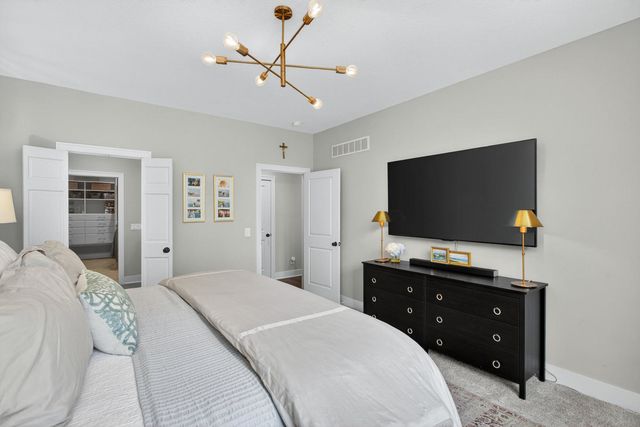6925 Grover Station, Bettendorf, IA 52722