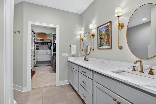 6925 Grover Station, Bettendorf, IA 52722