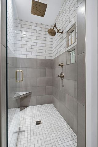 6925 Grover Station, Bettendorf, IA 52722