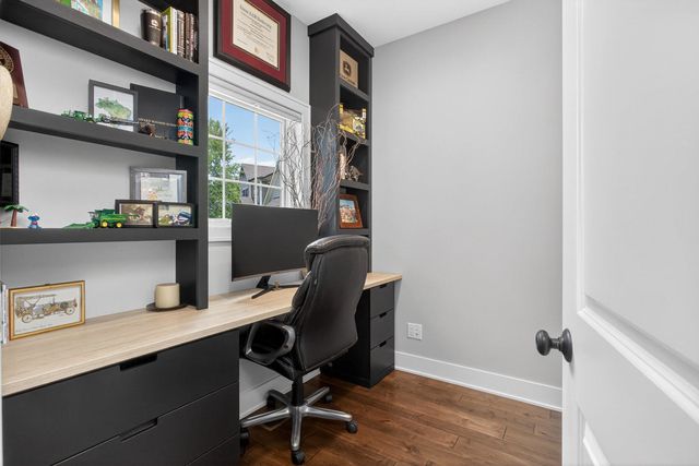 6925 Grover Station, Bettendorf, IA 52722