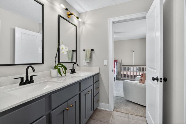 6925 Grover Station, Bettendorf, IA 52722