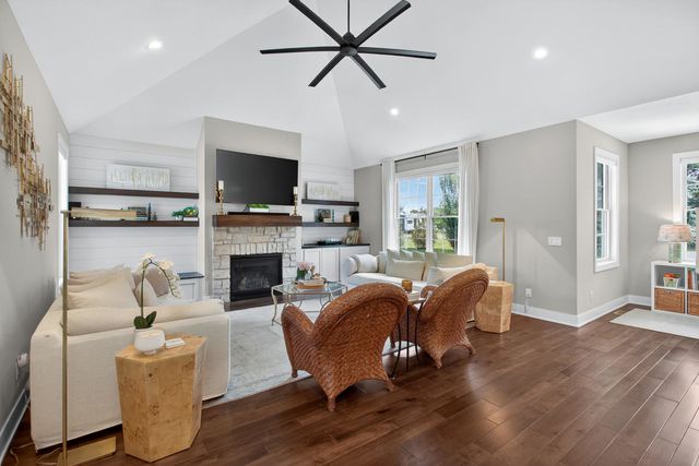 6925 Grover Station, Bettendorf, IA 52722