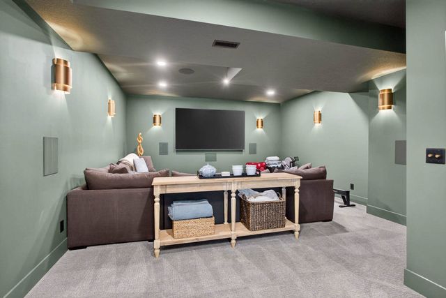 6925 Grover Station, Bettendorf, IA 52722