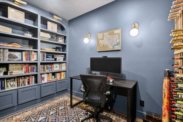6925 Grover Station, Bettendorf, IA 52722