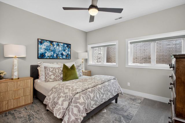 6925 Grover Station, Bettendorf, IA 52722