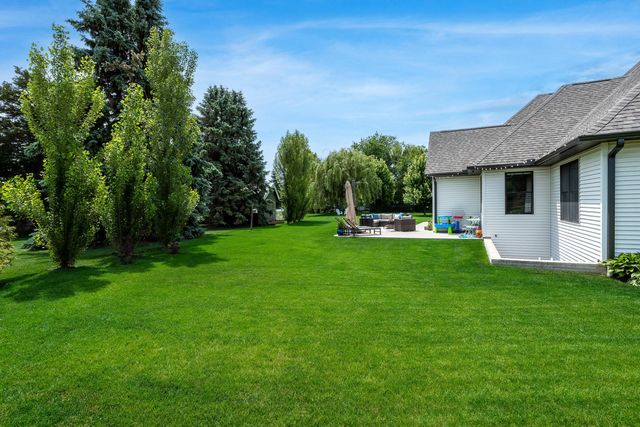 6925 Grover Station, Bettendorf, IA 52722