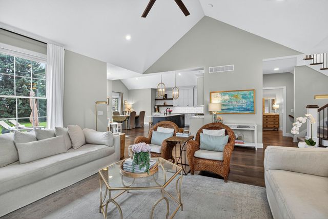 6925 Grover Station, Bettendorf, IA 52722