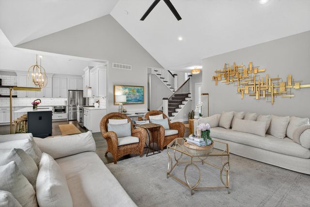 6925 Grover Station, Bettendorf, IA 52722