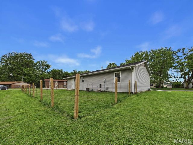 106 Lynn Street, Lebanon, IL 62254