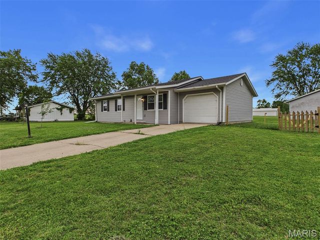 106 Lynn Street, Lebanon, IL 62254