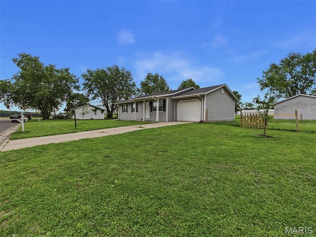 106 Lynn Street, Lebanon, IL 62254