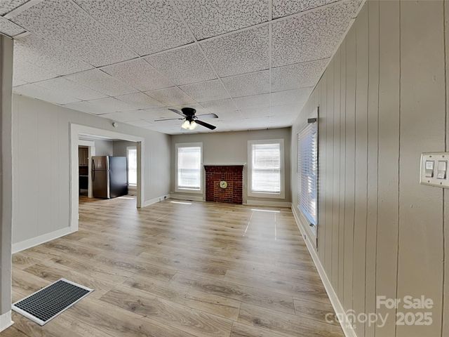 404 E Mills Avenue, Mooresville, NC 28115